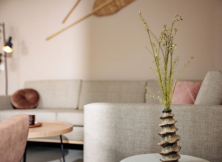 Bungalow 8 in Noordwijkerhout, ein Ferienhaus an der Nordseekueste mit einer grossen Terrasse und einem gruenen Garten in Suedholland.