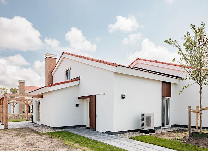 Stilvolles Wohnzimmer von Bungalow 8 in Noordwijkerhout, Nordseekueste. Gemuetliche Sitzecke mit modernen Moebeln im Ferienhaus Suedholland.