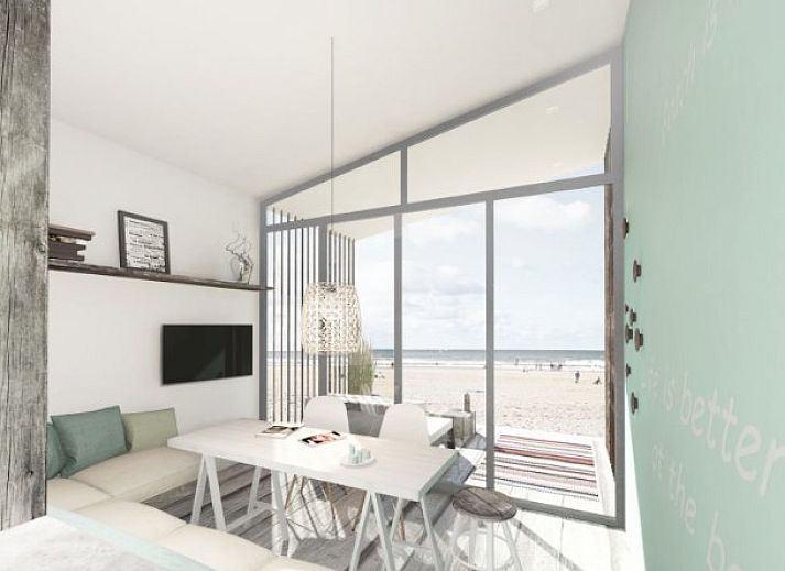 Geniessen Sie die Sonne am Strand im Vakantieparkhuis Kijkduin, einem Ferienhaus an der Nordseekueste in Den Haag, Suedholland.