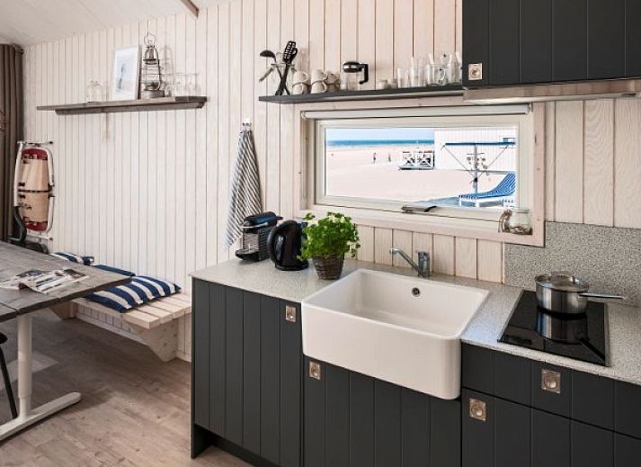 Unterkunft 6804123 - Ferienhaus Noordzeekust - 5 pers. Haagsestrandhuisje.