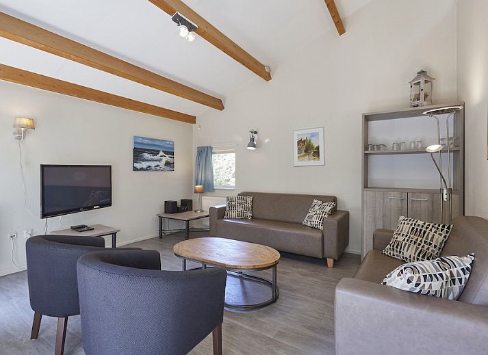 K7A bungalow in Kijkduin with spacious garden and terrace on the North Sea coast, South Holland.