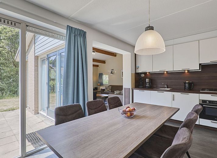 K7A bungalow in Kijkduin with spacious garden and terrace on the North Sea coast, South Holland.