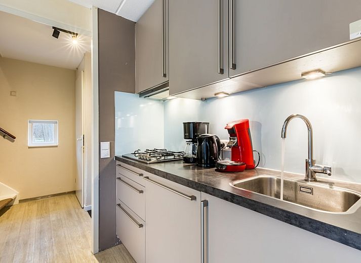 Cozy living room in K7A vacation bungalow, Kijkduin, with modern furniture and TV.