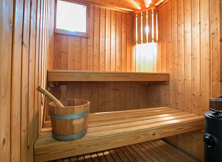 Cozy living room in K7A vacation bungalow, Kijkduin, with modern furniture and TV.