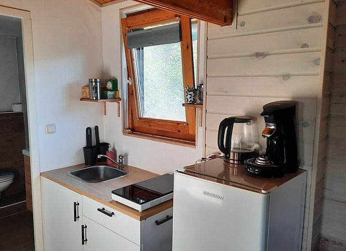 Entrance of Huisje in Lisse, charming vacation home surrounded by nature in South Holland.