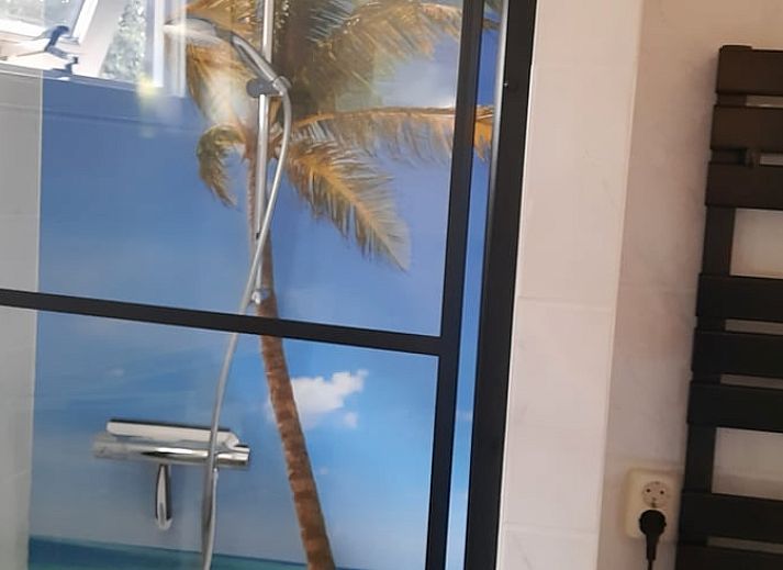 Entrance of Huisje in Lisse, charming vacation home surrounded by nature in South Holland.