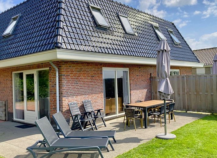 Moderne keuken in Vakantiehuis nr 23 Bungalowpark Puik en Duin, Noordwijk aan zee, Noordzeekust, Zuid-Holland.