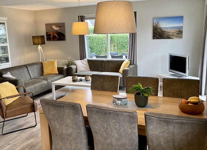 Moderne keuken in Vakantiehuis nr 23 Bungalowpark Puik en Duin, Noordwijk aan zee, Noordzeekust, Zuid-Holland.