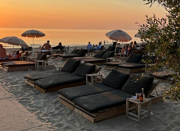 Gezellige eetruimte in Vakantiehuis nr 23 Bungalowpark Puik en Duin, Noordwijk aan zee, Noordzeekust, Zuid-Holland.