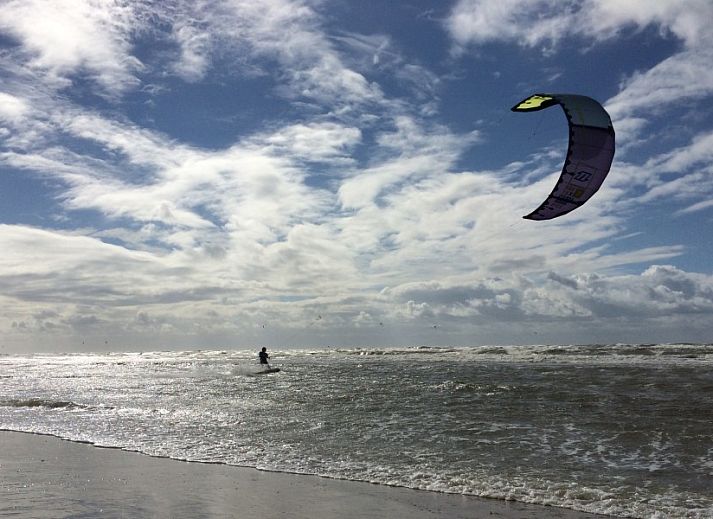 Gezellige eetruimte in Vakantiehuis nr 23 Bungalowpark Puik en Duin, Noordwijk aan zee, Noordzeekust, Zuid-Holland.