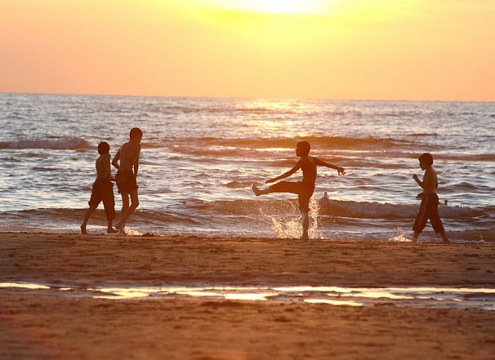 Ruime woonkamer van Vakantiehuis nr 23 Bungalowpark Puik en Duin, Noordwijk aan zee, Noordzeekust, Zuid-Holland.