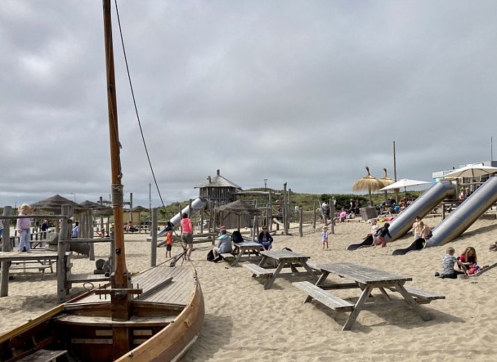 Comfortabele slaapkamer in Vakantiehuis nr 23 Bungalowpark Puik en Duin, Noordwijk aan zee, Noordzeekust, Zuid-Holland.