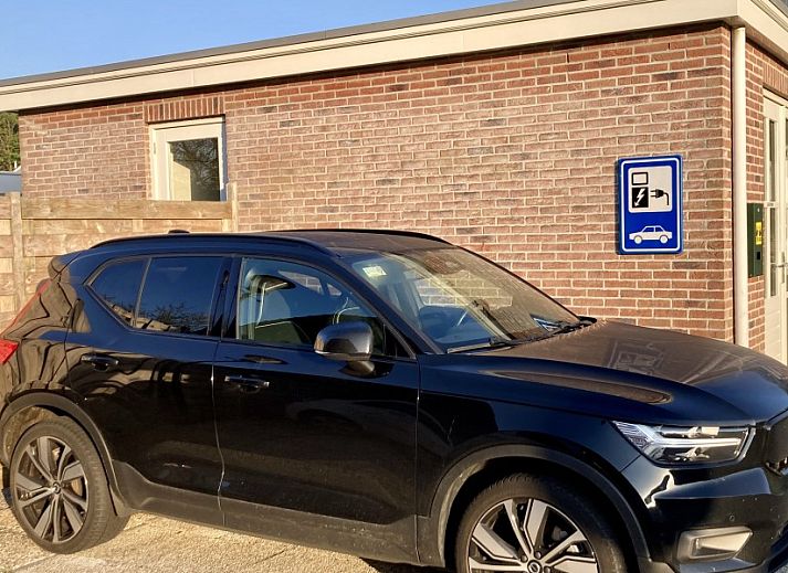 Stijlvolle badkamer in Vakantiehuis nr 23 Bungalowpark Puik en Duin, Noordwijk aan zee, Noordzeekust, Zuid-Holland.