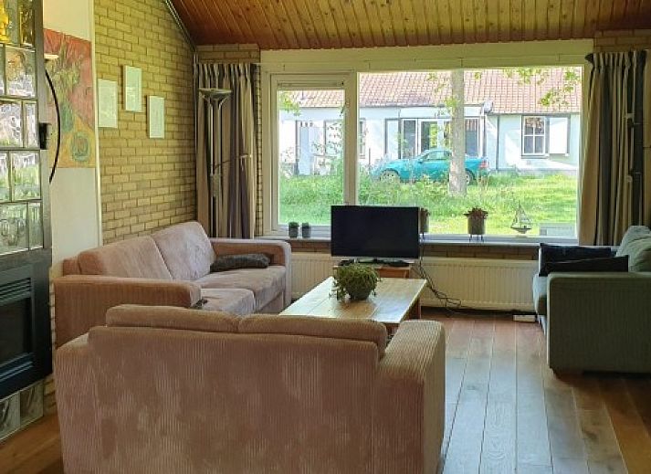 Casa Westlandia Ferienhaus in Den Haag mit sonniger Terrasse und gruenem Garten an der Nordseekueste, Suedholland.