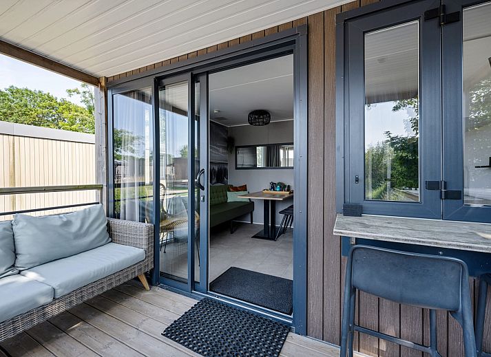 Mobilheim Beachhome in Ouddorp, ein komfortables Mobilheim umgeben von gruener Natur auf Goeree-Overflakkee, Suedholland.