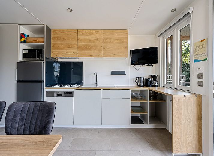 Mobilheim Beachhome in Ouddorp, ein komfortables Mobilheim umgeben von gruener Natur auf Goeree-Overflakkee, Suedholland.