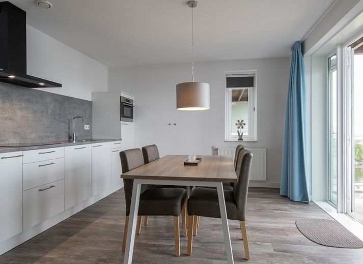 Modern living room in CP4 Comfort apartment, Hellevoetsluis, with comfortable seating and stylish interior in South Holland.