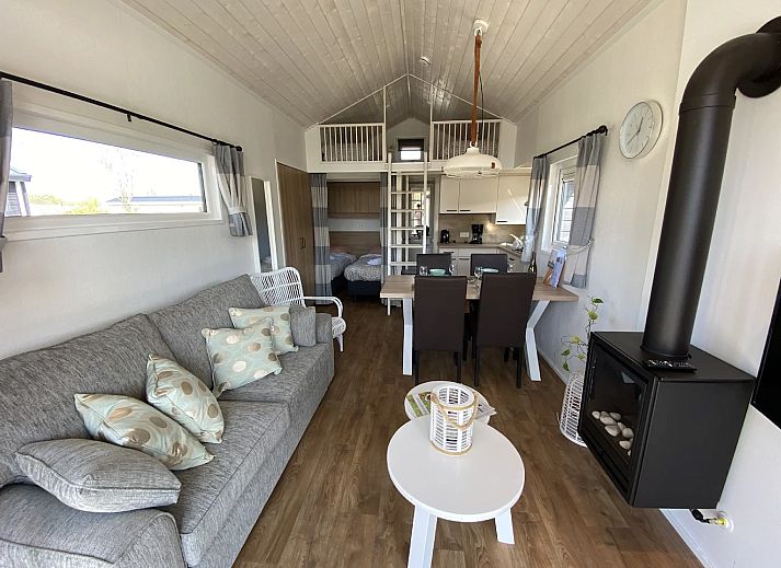 Vrijstaande woning in Hellevoetsluis met zonnig terras, ideaal vakantiehuis op Voorne Putten in Zuid-Holland omgeven door natuur.