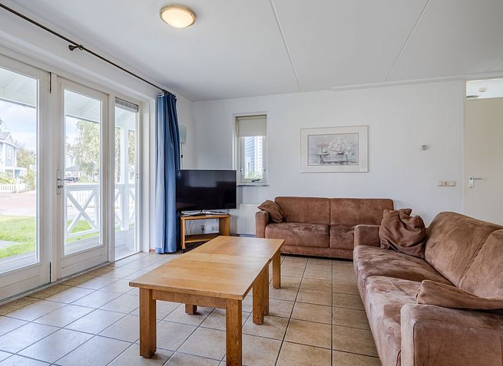 Relax in the luxurious bathroom with sauna of bungalow CIL in Hellevoetsluis, South Holland, ideal for a restful vacation.