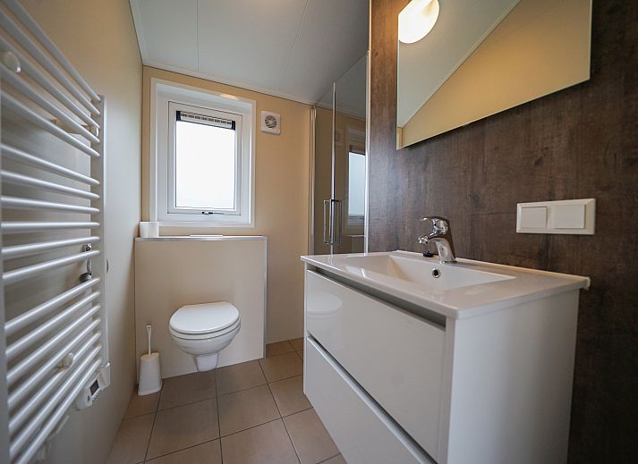 Guest house 690430 - Chalet Voorne Putten/Hoekse waard - Chalet in Hellevoetsluis