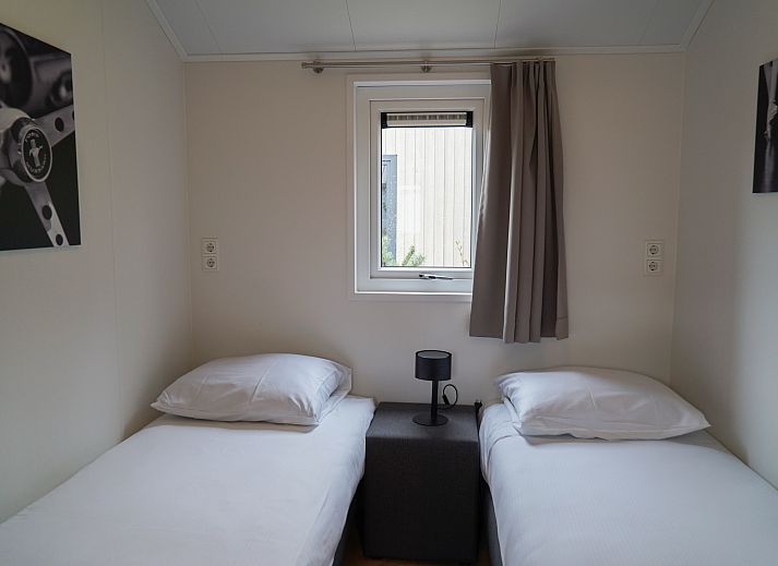 Guest house 690430 - Chalet Voorne Putten/Hoekse waard - Chalet in Hellevoetsluis