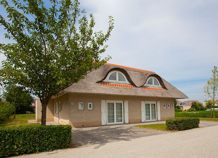 Stylish living room with modern furnishings in Holiday home Citta Romana, Hellevoetsluis, South Holland.
