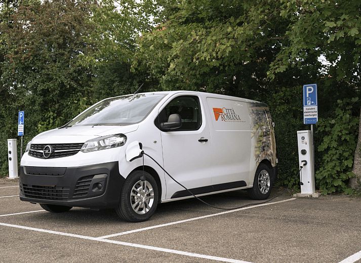 Comfortable bedroom overlooking the garden in Holiday home Citta Romana, Hellevoetsluis, South Holland.