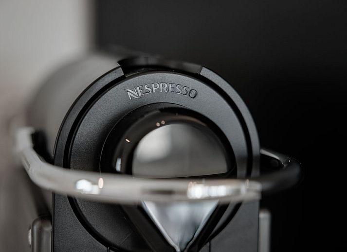 Ferienhaus Sunset 4 in Zwartewaal, Suedholland mit Terrasse und Blick auf das Wasser, ideal fuer einen erholsamen Aufenthalt auf Voorne Putten.