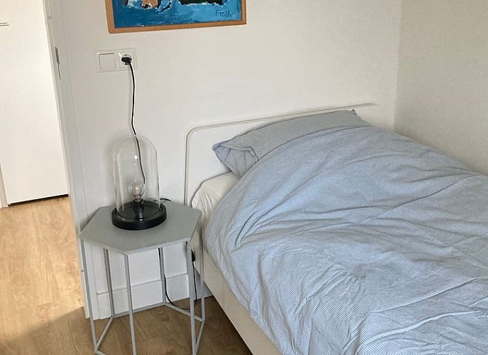 Huisje in Strijen, vakantiehuis in Zuid-Holland met ruime tuin en moderne architectuur, ideaal voor natuurliefhebbers.