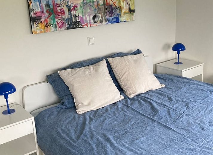 Huisje in Strijen, vakantiehuis in Zuid-Holland met ruime tuin en moderne architectuur, ideaal voor natuurliefhebbers.