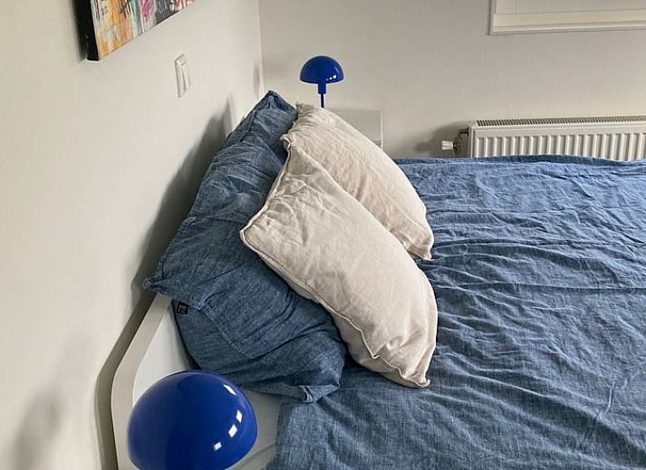 Knusse slaapkamer in Huisje in Strijen, vakantiehuis in Zuid-Holland, met modern interieur en rustige sfeer.