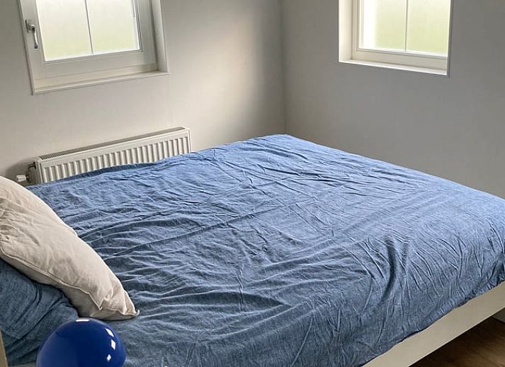 Knusse slaapkamer in Huisje in Strijen, vakantiehuis in Zuid-Holland, met modern interieur en rustige sfeer.