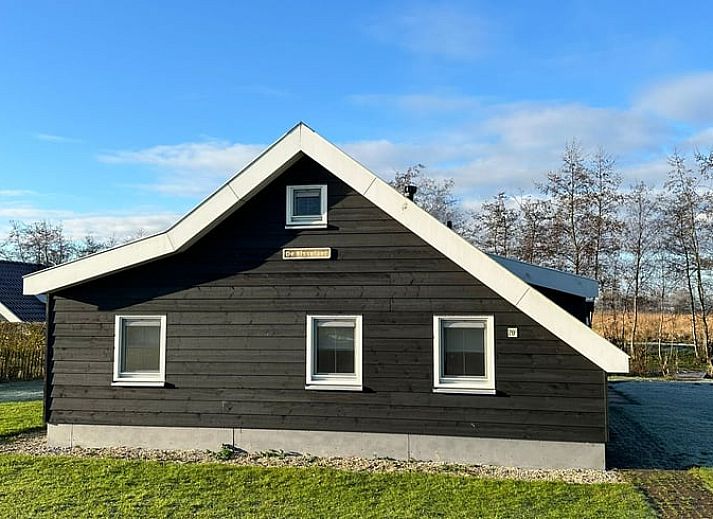 Knusse slaapkamer in Huisje in Strijen, vakantiehuis in Zuid-Holland, met modern interieur en rustige sfeer.