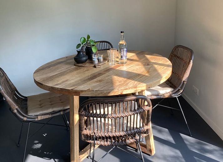 Cottage in Tinte with spacious veranda in Voorne Putten, South Holland.