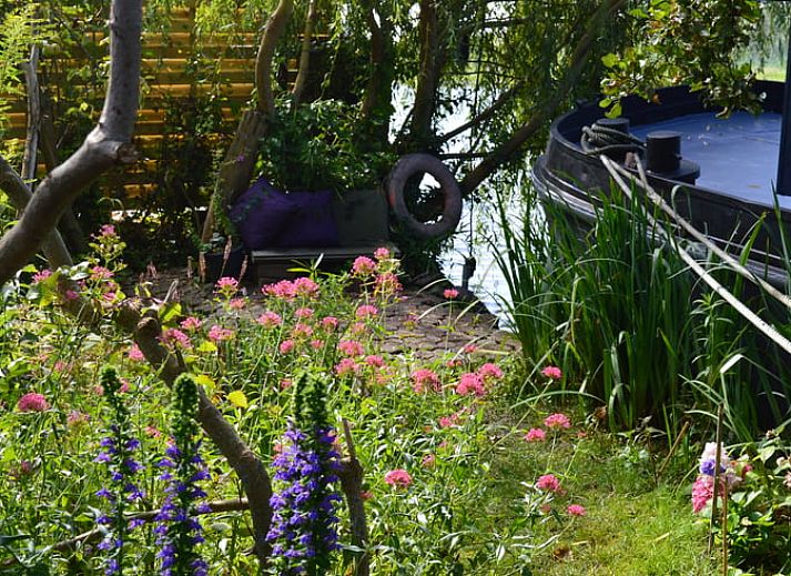 Moderne keuken in Vakantiehuis in Rotterdam met uitzicht op het water, ideaal voor koken in Rotterdam eo, Zuid-Holland.