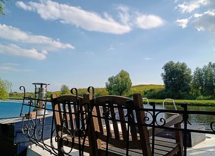 Moderne keuken in Vakantiehuis in Rotterdam met uitzicht op het water, ideaal voor koken in Rotterdam eo, Zuid-Holland.