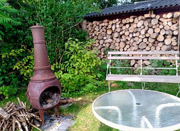 Stijlvolle woonboot van Vakantiehuis in Rotterdam, gelegen aan het water, biedt een unieke verblijfservaring in Zuid-Holland.