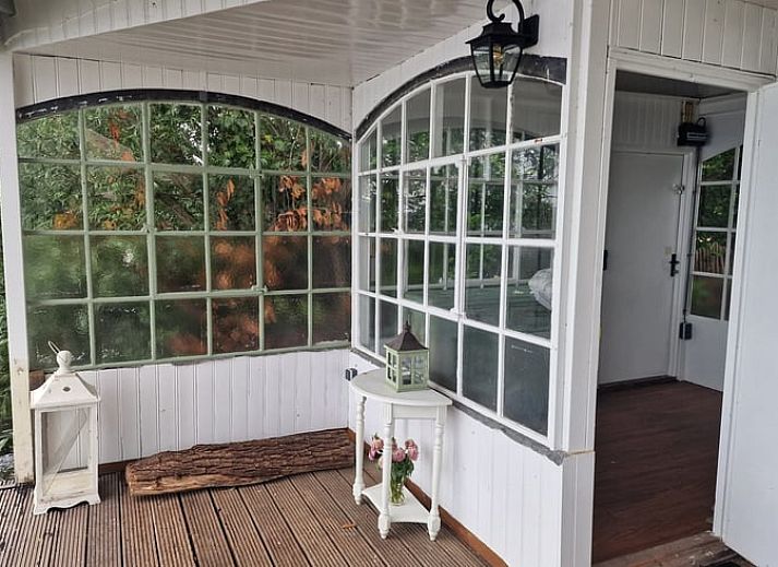 Restful water views from Cottage in Bleiswijk, vacation home in Rotterdam, South Holland.