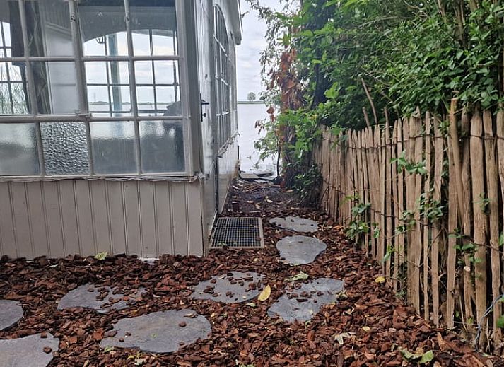 Restful water views from Cottage in Bleiswijk, vacation home in Rotterdam, South Holland.