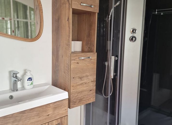 Restful water views from Cottage in Bleiswijk, vacation home in Rotterdam, South Holland.