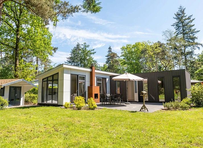 L-Pavilion 6 vakantiehuis in Dordrecht, Zuid-Holland met terras en groene omgeving, ideaal voor een ontspannen verblijf in de natuur.