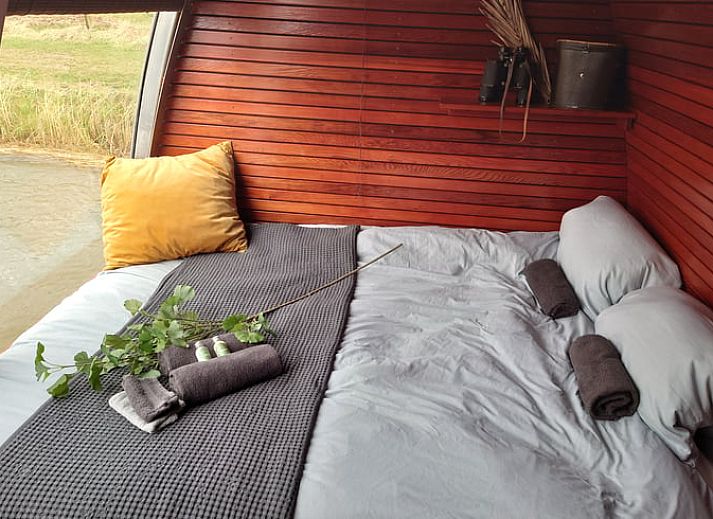 Geniet van de serene wateromgeving bij Vakantiehuis in Dordrecht, Zuid-Holland, met een prachtig uitzicht op de natuur.