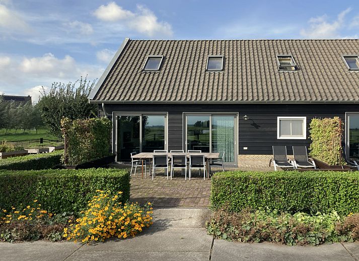 Moderne badkamer in vakantiehuis ZH043, Ouderkerk-aan-den-IJssel, Rotterdam.