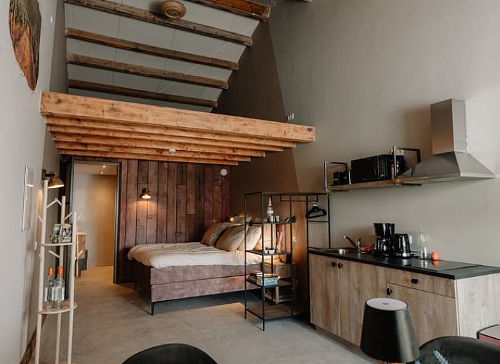 Terrasse des Ferienhauses in Groesbeek mit Blick auf die Natur von Groesbeek, Rijk van Nijmegen, Gelderland.