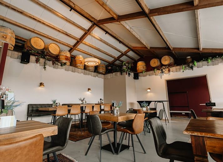 Terrasse des Ferienhauses in Groesbeek mit Blick auf die Natur von Groesbeek, Rijk van Nijmegen, Gelderland.