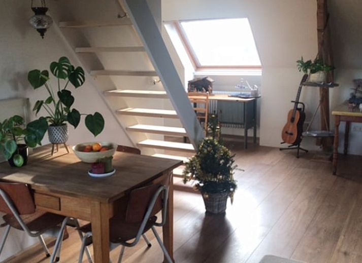 Gezellig vakantiehuisje in Groesbeek, Rijk van Nijmegen, Gelderland, omgeven door serene natuur en een prachtig ochtendlandschap.