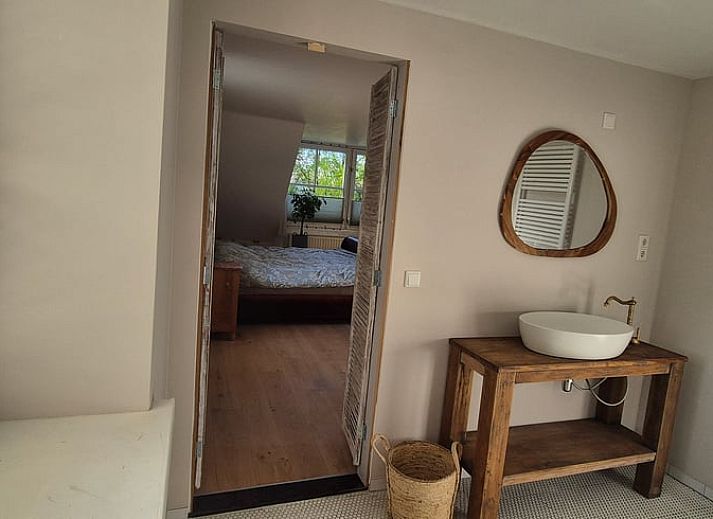 Enjoy the serene sunset at Huisje in Overasselt, located in the beautiful Rijk van Nijmegen, Gelderland.