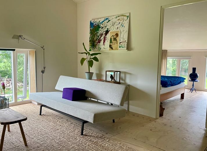 Atmospheric path to Cottage in Erlecom, vacation home in Rijk van Nijmegen, Gelderland.