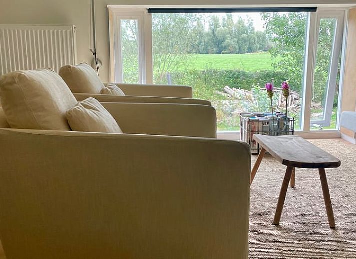 Atmospheric path to Cottage in Erlecom, vacation home in Rijk van Nijmegen, Gelderland.