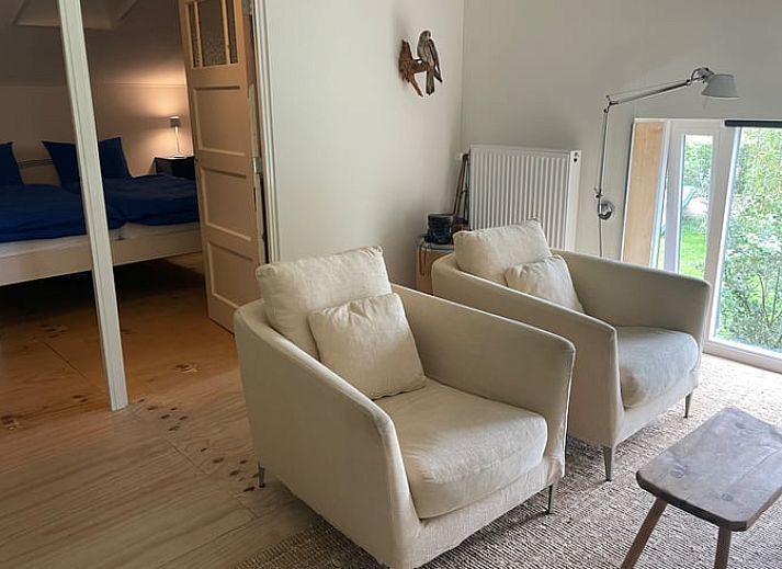 Atmospheric path to Cottage in Erlecom, vacation home in Rijk van Nijmegen, Gelderland.